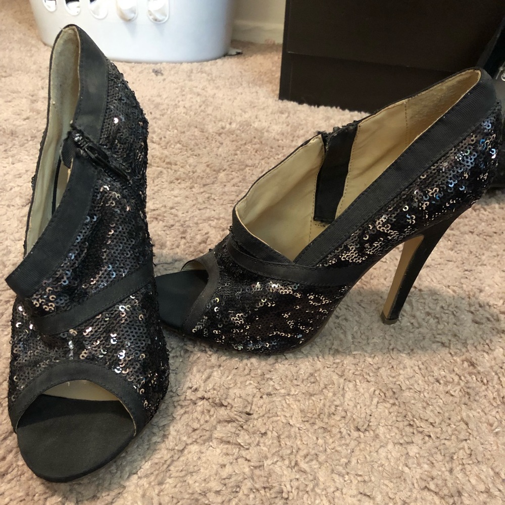 Black & Silver Peep Toe Heels.